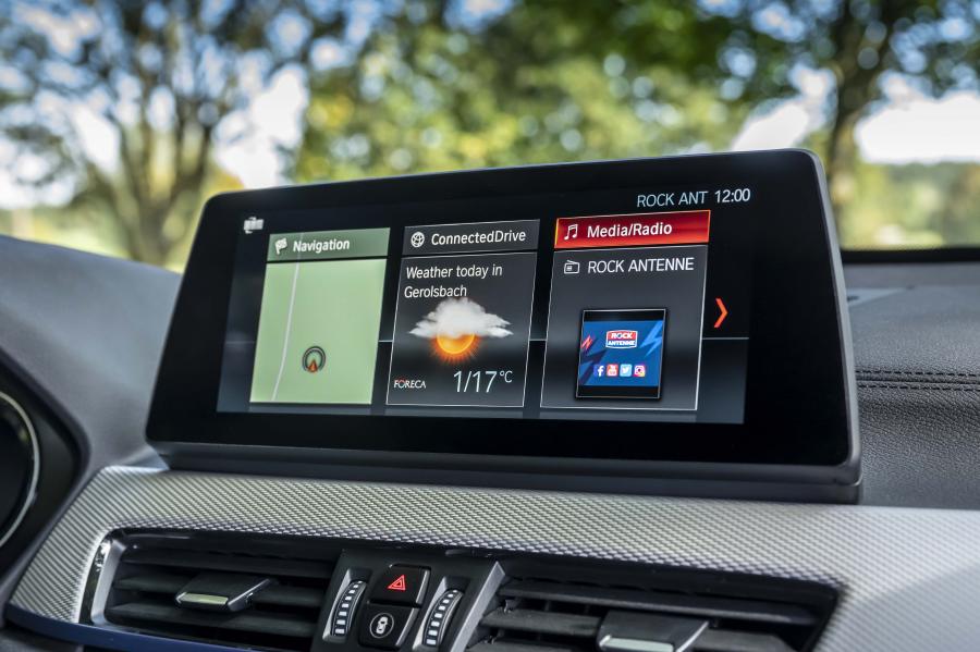 Детали интерьера BMW X1 xDrive25i M Sport (F48) 2019 года  (WW) (фото 95 из 112)